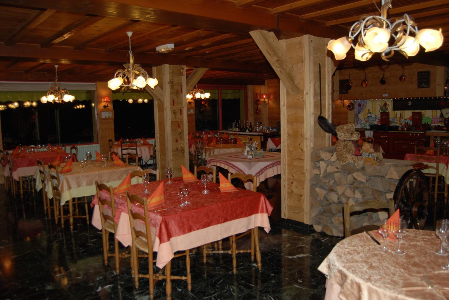 Hotel De La Couronne Mijoux Eksteriør bilde